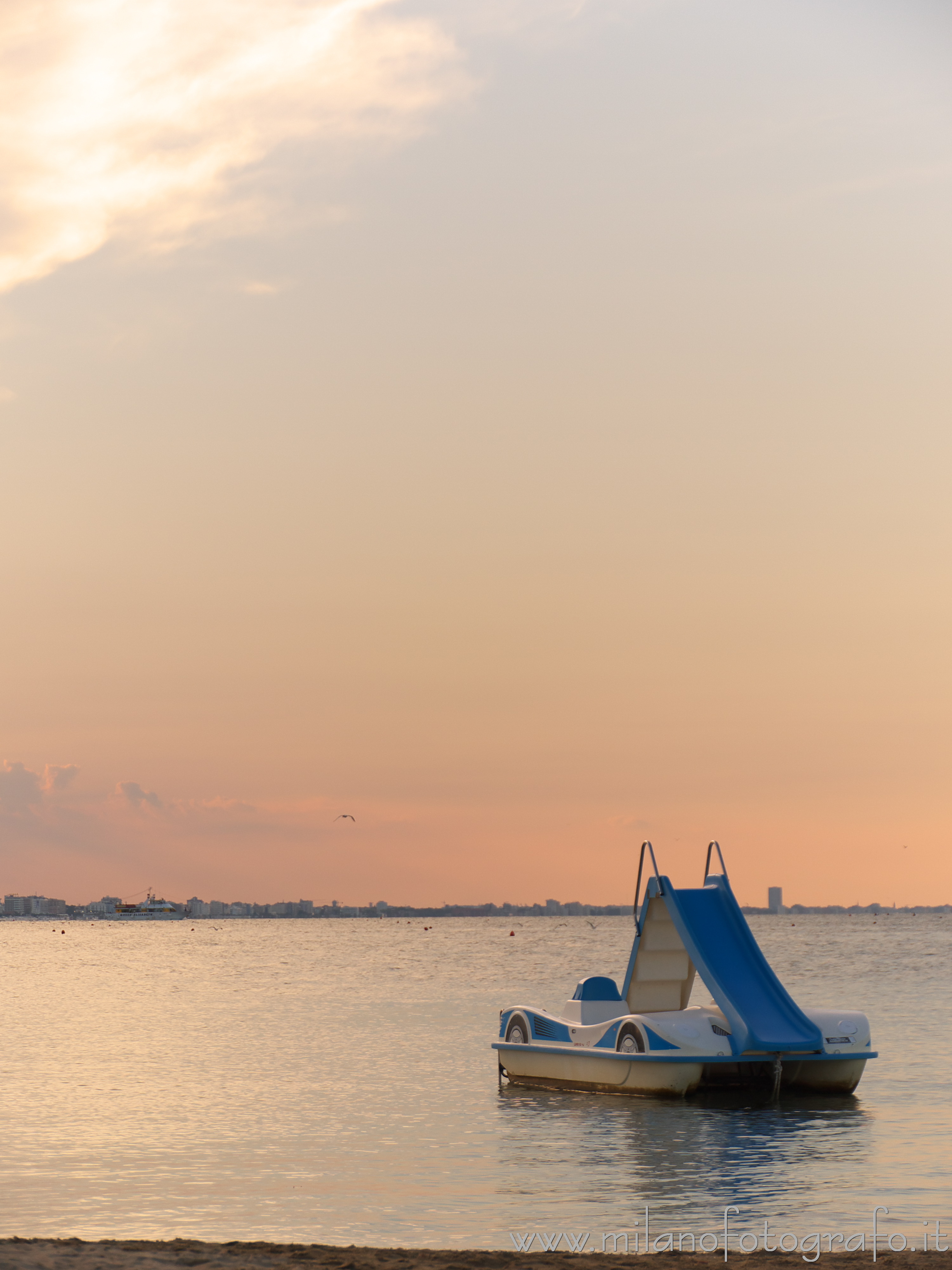 Cattolica (Rimini) - Tramonto di fine estate con pedalò